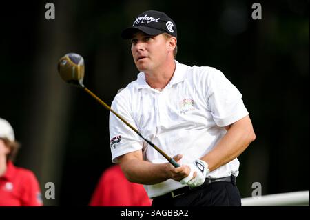 24 giugno 2012 - Cromwell, Connecticut, Stati Uniti - ROLAND THATCHER guarda la sua guida sulla 18esima buca durante l'ultimo round del Travelers Championship al TPC River Highlands a Cromwell, Connecticut. (Immagine di credito: © Geoffrey Bolte/ZUMAPRESS.com) Foto Stock