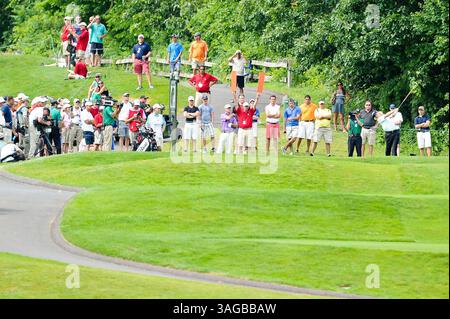 24 giugno 2012 - Cromwell, Connecticut, Stati Uniti - CHARLIE HOFFMAN parte per la tredicesima buca durante l'ultimo round del Travelers Championship alle TPC River Highlands a Cromwell, Connecticut. (Immagine di credito: © Geoffrey Bolte/ZUMAPRESS.com) Foto Stock