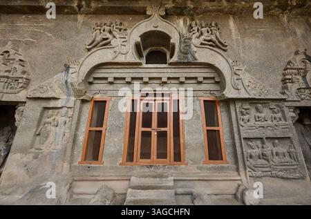 Ellora Chaitya Cave No. 10, Ellora Hoehlen, facciata esterna alla grotta di Vishvakarma, Aurangabad, Indien, Asien |Ellora Chaitya Cave No. 10, Ellora Grotte, FAC Foto Stock