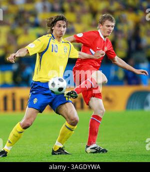 18 giu 2008 - Innsbruck, Austria - giocatore russo DENIS KOLODIN e giocatore svedese ZLATAN IBRAHIMOVIC (immagine di credito: PhotoXpress/ZUMAPRESS.com) Foto Stock