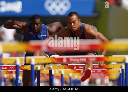 22 agosto 2008 - Pechino, Cina - BRYAN CLAY degli Stati Uniti gareggia durante la gara di 110 m ostacoli del decathlon maschile allo Stadio Nazionale, noto anche come Nido d'uccello, durante i Giochi Olimpici di Pechino 2008 a Pechino, Cina, 22 agosto 2008. Bryan Clay ha vinto il titolo con 8791 punti (Credit Image: PhotoXpress/ZUMAPRESS.com) Foto Stock