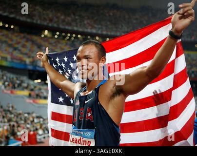 22 agosto 2008 - Pechino, Cina - BRYAN CLAY degli Stati Uniti celebra dopo i 1.500 m di decathlon maschile allo Stadio Nazionale, noto anche come Nido d'uccello, durante i Giochi Olimpici di Pechino 2008 a Pechino, Cina, 22 agosto 2008. Bryan Clay ha vinto il titolo con 8791 punti (Credit Image: PhotoXpress/ZUMAPRESS.com) Foto Stock