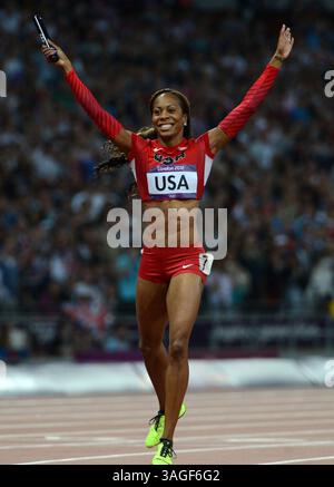 11 agosto 2012 - Londra, GBR - la statunitense Sanya Richards-Ross celebra la vittoria nella staffetta 4x400 femminile alle Olimpiadi estive di sabato 11 agosto 2012 a Londra, Inghilterra. (Immagine di credito: © Nhat V. Meyer/San Jose Mercury News/MCT/ZUMAPRESS.com) Foto Stock