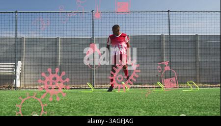 Immagine delle icone della covid 19 sul giocatore di calcio nello stadio spot Foto Stock