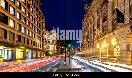 Piccadilly di notte London REGNO UNITO Foto Stock