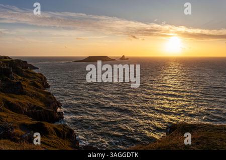Worms Head, Rhossili Bay. Un promontorio prominente sulla penisola di Gower, conosciuto per la sua splendida costa e il suo splendido paesaggio. Foto Stock