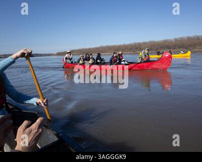 Gita in canoa sul fiume Mississippi, località: St. Louis, Missouri Foto Stock