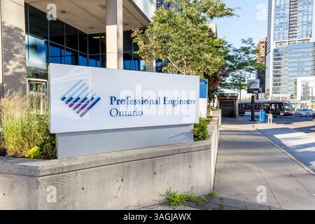 Toronto, Canada - 25 giugno 2018: Il segno dei Professional Engineers Ontario (PEO) a Toronto. Foto Stock