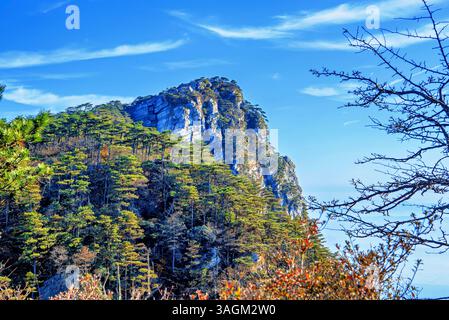 Lushan (Monte Lu), Jiujiang City, Jiangxi, Cina. Una delle montagne più famose della Cina e un sito patrimonio dell'umanità dell'UNESCO noto per la sua bellezza naturale. Foto Stock