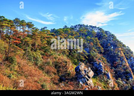 Lushan (Monte Lu), Jiujiang City, Jiangxi, Cina. Una delle montagne più famose della Cina e un sito patrimonio dell'umanità dell'UNESCO noto per la sua bellezza naturale. Foto Stock