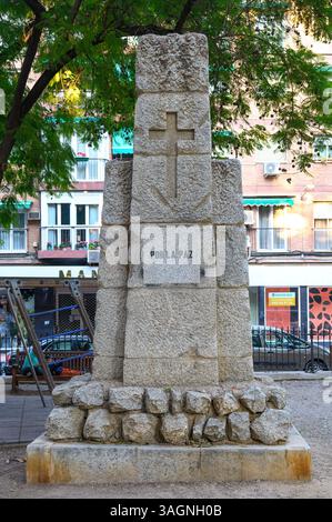 Monumento in pietra intitolato Por la Paz, in onore della Brigada Navarra entrata in città nel 1939, ponendo fine alla guerra civile. Foto Stock