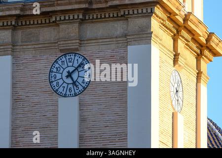 Orologio nella torre o campanile della Chiesa di nostra Signora di Carmen. Foto Stock