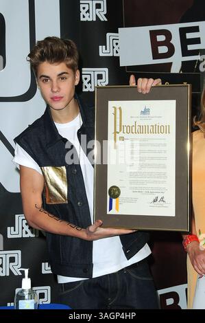 19 giugno 2012 - New York, New York, Stati Uniti - justin bieber.j&r Music World, ny. 19-06-2012. 2012 (immagine di credito: © Ken Babolocsay/Globe Photos/ZUMAPRESS.com) Foto Stock