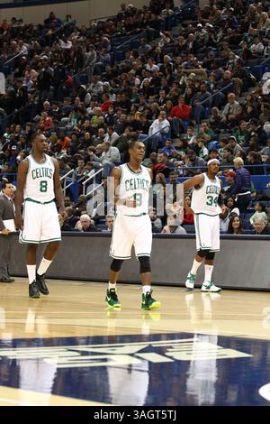 13 ottobre 2012 - Hartford, Connecticut, U. S - Jeff Green #8 dei Boston Celtics, Rajon Rondo #9 dei Boston Celtics e Paul Pierce #34 dei Boston Celtics, durante il match pre-stagionale NBA tra i Boston Celtics e i New York Knicks all'Hartford XL Center. I Knicks hanno battuto i Celtics 98-95 in OT (Credit Image: © Brian Ciancio/ZUMAPRESS.com) Foto Stock