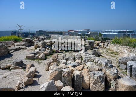 Resti della chiesa bizantina e del villaggio presso le rovine di El Bira, Shoham. Israel Horvat El-Bira fu costruito circa 2.000 anni fa durante l'era romana come un r Foto Stock