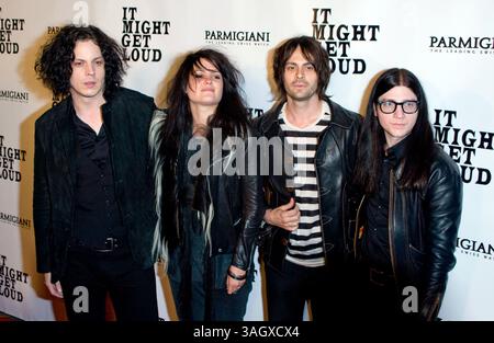 19 giugno 2009 - Los Angeles, California, USA - The Dead Weather (l-r) JACK WHITE, ALISON MOSSHART, DEAN FERTITA, JACK LAWRENCE arriva alla Sony Pictures Classics 'IT Might Get Loud' Premiere After Party al Palomar Hotel il 19 giugno 2009 a Los Angeles, California. (Immagine di credito: © Adam Latham/ZUMA Press) Foto Stock
