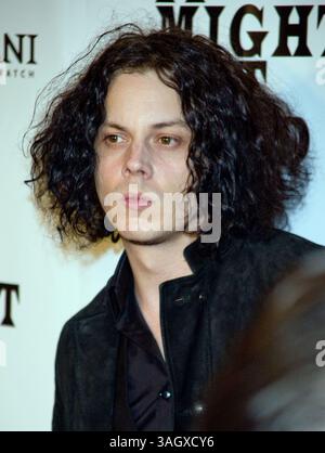 19 giugno 2009 - Los Angeles, California, USA - il chitarrista/cantante JACK WHITE arriva alla Sony Pictures Classics 'IT Might Get Loud' Premiere After Party al Palomar Hotel il 19 giugno 2009 a Los Angeles, California. (Immagine di credito: © Adam Latham/ZUMA Press) Foto Stock