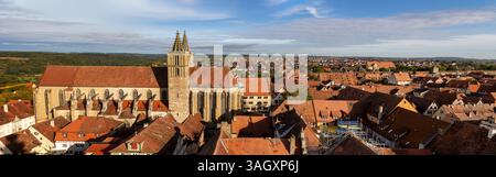 Vista aerea della città vecchia tedesca Rothenburg ob der Tauber con la chiesa di San Giacomo sulla sinistra Foto Stock