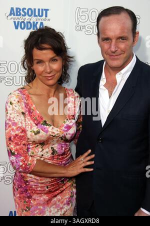 24 giu 2009 - Hollywood, California, USA - l'attrice JENNIFER GREY e CLARK GREGG durante gli arrivi alla premiere '500 Days of Summer' tenutasi all'Egyptian Theater di Hollywood. (Immagine di credito: © Glenn Weiner/ZUMA Press) Foto Stock