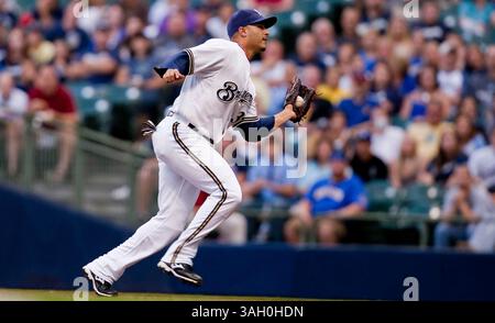 28 luglio 2009 - Milwaukee, WISCONSIN. Miller Park..Milwaukee Brewers il secondo base Felipe Gomez #3 fa la corsa per l'uscita..Milwaukee Brewers ha perso contro i Washington Nationals 3-8.Mike McGinnis / CSM (immagine di credito: © Mike McGinnis/Cal Sport Media/ZUMA Press) Foto Stock