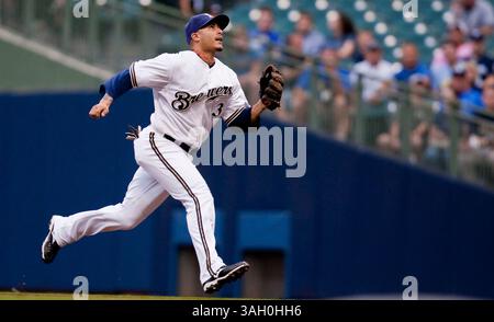 28 luglio 2009 - Milwaukee, WISCONSIN. Miller Park..Milwaukee Brewers il secondo base Felipe Gomez #3 fa la corsa per l'uscita..Milwaukee Brewers ha perso contro i Washington Nationals 3-8.Mike McGinnis / CSM (immagine di credito: © Mike McGinnis/Cal Sport Media/ZUMA Press) Foto Stock