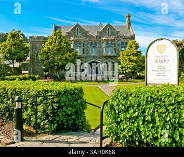 30 ottobre 2008 - Christchurch, South Island, nuova Zelanda - il segno del Takahe sopra Christchurch nel sobborgo di Port Hills di Cashmere è un edificio storico di importanza nazionale. Una delle serie di case di riposo create dal politico conservazionista Harry Ell, costruita per preservare lo stato naturale delle Port Hills, è stata progettata con il concetto di combinare manieri inglesi, castelli e locande utilizzando pietra estratta localmente, laboriosamente a mano utilizzando strumenti relativamente primitivi. E' ora sede del ristorante Signature, con una forte attenzione alla cucina neozelandese, che fornisce prodotti locali. (Cred Foto Stock