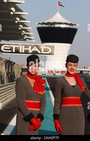 1 novembre 2009 - Abu Dhabi, Emirati Arabi Uniti - Grid Girls...Formula 1 World Championship, Rd 17, Abu Dhabi Grand Prix, Race Day. (Credito: Sutton Motorsports/ZUMApress.com) Foto Stock