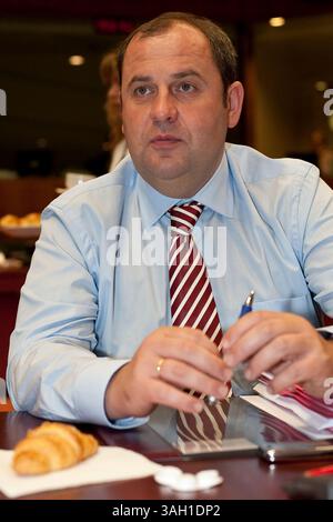 Il ministro delle Finanze austriaco Josef Proell durante la riunione dei ministri delle Finanze ECOFIN a Bruxelles, Belgio, il 2009-07-07 la deflazione non è un rischio nella zona euro anche se una ripresa economica potrebbe richiedere un anno per emergere, ha detto lunedì il ministro delle Finanze spagnolo. Elena Salgado ha detto di non essere preoccupata per la deflazione prolungata nella zona euro a 16 membri, dove i prezzi al consumo sono scesi per la prima volta in giugno. Â© di Wiktor Dabkowski (immagine di credito: © Wiktor Dabkowski/ZUMA Press) Foto Stock