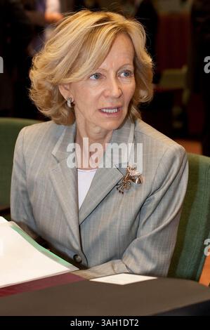 Il ministro delle Finanze spagnolo Elena Salgado durante la riunione dei ministri delle Finanze ECOFIN a Bruxelles, Belgio, il 2009-07-07 la deflazione non è un rischio nella zona euro anche se una ripresa economica potrebbe richiedere un anno per emergere, ha detto lunedì il ministro delle Finanze spagnolo. Elena Salgado ha detto di non essere preoccupata per la deflazione prolungata nella zona euro a 16 membri, dove i prezzi al consumo sono scesi per la prima volta in giugno. Â© di Wiktor Dabkowski (immagine di credito: © Wiktor Dabkowski/ZUMA Press) Foto Stock