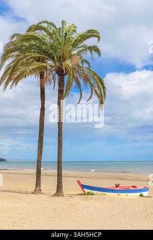 La spiaggia di Estepona sulla Costa del Sol Foto Stock