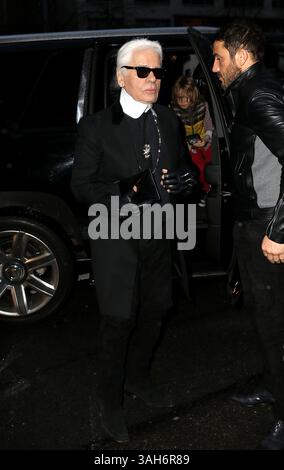 31 marzo 2015 - New York City, NY, USA - il designer Karl Lagerfeld arriva a un Chanel Fashion Show al Park Lane Armory il 31 2015 marzo a New York City (immagine di credito: © Zelig Shaul/Ace Pictures/ZUMA Wire) Foto Stock