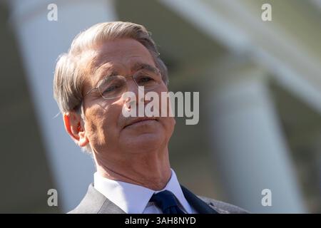 Washington, Stati Uniti. 09 aprile 2025. Il Segretario al Tesoro degli Stati Uniti Scott Bessent parla ai media alla Casa Bianca di Washington, DC, 9 aprile 2025Credit: Chris Kleponis/Pool via CNP Credit: Abaca Press/Alamy Live News Foto Stock