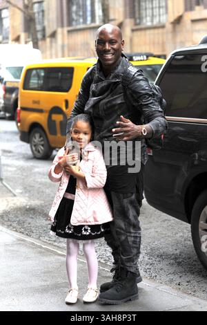 26 marzo 2015 - New York, NY, USA - 26 marzo 2015 New York City..Shayla Somer Gibson e Tyrese Gibson arrivano a registrare un'apparizione su "The View" il 26 marzo 2015 a New York City (immagine di credito: © Kristin Callahan - Ace Pictures/Ace Pictures/ZUMA Wire) Foto Stock