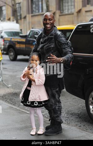 26 marzo 2015 - New York, NY, USA - 26 marzo 2015 New York City..Shayla Somer Gibson e Tyrese Gibson arrivano a registrare un'apparizione su "The View" il 26 marzo 2015 a New York City (immagine di credito: © Kristin Callahan - Ace Pictures/Ace Pictures/ZUMA Wire) Foto Stock