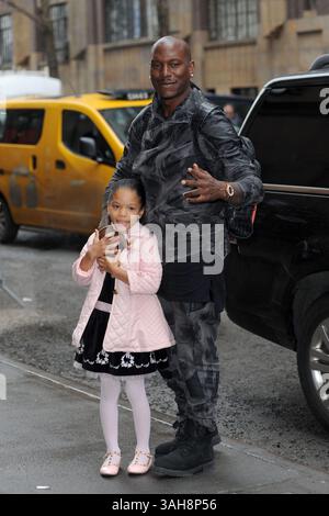 26 marzo 2015 - New York, NY, USA - 26 marzo 2015 New York City..Shayla Somer Gibson e Tyrese Gibson arrivano a registrare un'apparizione su "The View" il 26 marzo 2015 a New York City (immagine di credito: © Kristin Callahan - Ace Pictures/Ace Pictures/ZUMA Wire) Foto Stock