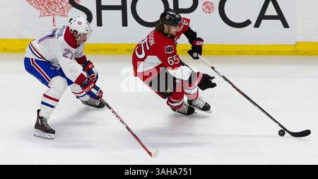 22 aprile 2015: Il difensore degli Ottawa Senators Erik Karlsson #65 pattina con il puck mentre il centro dei Montreal Canadiens Alex Galchenyuk #27 difende durante la quarta partita del primo turno dei playoff della Stanley Cup 2015 tra i Montreal Canadiens e gli Ottawa Senators al Canadian Tire Centre di Ottawa, Ontario, Canada. Gli Ottawa Senators sconfissero i Montreal Canadiens per 1-0. La serie è ora 3-1 per i canadesi. Philippe Bouchard/CSM(immagine di credito: © Philippe Bouchard/Cal Sport medi/Cal Sport Media/ZUMAPRESS.com) Foto Stock