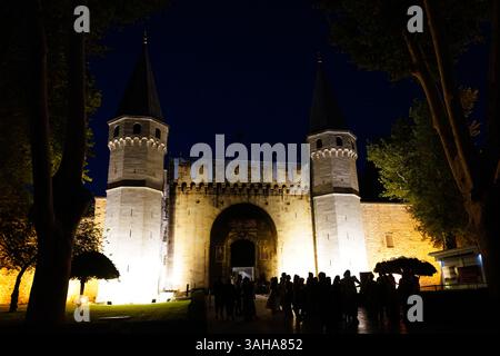 Porta principale del Palazzo Topkapi nella città di Istanbul, Turkiye Foto Stock