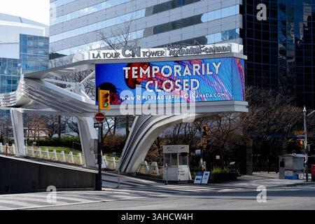 Toronto, Canada - 28 novembre 2020: Primo piano del cartello Kijiji sul muro fuori dal loro ufficio nel centro di Toronto. Foto Stock