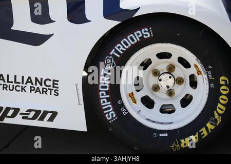 25 maggio 2017: Le squadre mostrano il loro sostegno ai nostri militari con pneumatici speciali per il primo giorno di prove per la Coca Cola 600 al Charlotte Motor Speedway di Charlotte, NC. (Scott Kinser/Cal Sport Media)(immagine di credito: &Copy; Scott Kinser/CSM tramite cavo ZUMA) Foto Stock