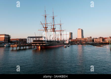 9 aprile 2025 - Portsmouth, Regno Unito - HMS Warrior una fregata corazzata a vapore da 40 cannoni costruita per la Royal Navy nel 1859-1861. Restaurato e ormeggiato nel porto Foto Stock