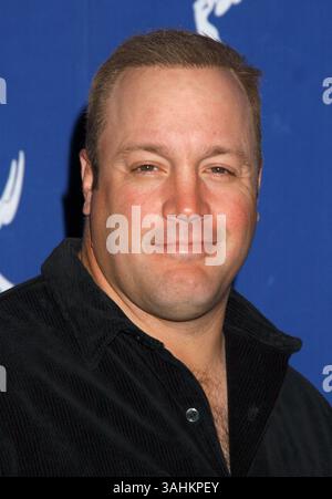 17 febbraio 2004 - North Hollywood, CA, Stati Uniti - 17 febbraio 2004; North Hollywood, CA, Stati Uniti; attore KEVIN JAMES durante uno sguardo esclusivo dietro le quinte della commedia CBS "King of Queens" tenutasi presso l'Academy of Television Arts & Sciences, credito obbligatorio: foto di Laura Farr/AdMedia. (Â©) Copyright 2003 di Laura Farr Foto Stock