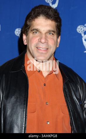 17 febbraio 2004 - North Hollywood, CA, Stati Uniti - 17 febbraio 2004; North Hollywood, CA, Stati Uniti; attore LOU FERRIGNO durante uno sguardo esclusivo dietro le quinte della commedia CBS "Re delle Regine" tenutasi presso l'Accademia delle Arti e delle Scienze televisive, credito obbligatorio: foto di Laura Farr/AdMedia. (Â©) Copyright 2003 di Laura Farr Foto Stock