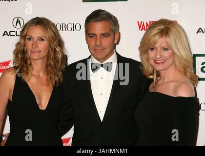 13 ottobre 2006 - Beverly Hills, CA, Stati Uniti - 13 ottobre 2006 - Beverly Hills, California. Julia Roberts, George Clooney e Bonnie Hunt. 21° premio annuale di Cinematheque americana che onora George Clooney al Beverly Hilton Hotel - Press Room. Foto: Byron Purvis/AdMedia (immagine di credito: © Byron Purvis/AdMedia via ZUMA Wire) Foto Stock