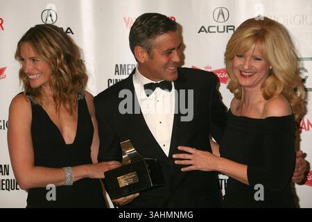 13 ottobre 2006 - Beverly Hills, CA, Stati Uniti - 13 ottobre 2006 - Beverly Hills, California. Julia Roberts, George Clooney e Bonnie Hunt. 21° premio annuale di Cinematheque americana che onora George Clooney al Beverly Hilton Hotel - Press Room. Foto: Byron Purvis/AdMedia (immagine di credito: © Byron Purvis/AdMedia via ZUMA Wire) Foto Stock