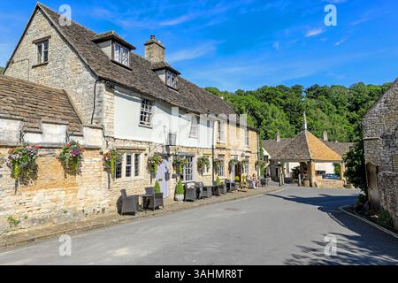 Il villaggio di Castle Combe, Wiltshire, Inghilterra, Regno Unito Foto Stock