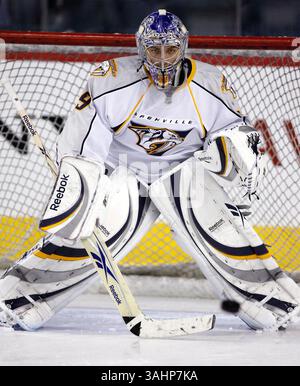 7 novembre 2008 - Calgary, Alberta, Canada - foto del profilo del giocatore NHL sul portiere dei Nashville Predators Dan Ellis durante una partita recente a Calgary. (Immagine di credito: © Larry MacDougal via ZUMA Wire) Foto Stock