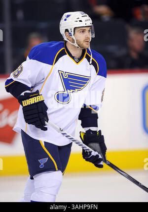 28 ottobre 2011 - Calgary, Alberta, Canada - foto profilo giocatore NHL su Carlo Colaiacovo dei St. Louis Blues durante una recente partita a Calgary. (Immagine di credito: © Larry MacDougal via ZUMA Wire) Foto Stock