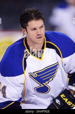 28 ottobre 2011 - Calgary, Alberta, Canada - foto del profilo del giocatore NHL su Jason Arnott dei St. Louis Blues durante una recente partita a Calgary. (Immagine di credito: © Larry MacDougal via ZUMA Wire) Foto Stock