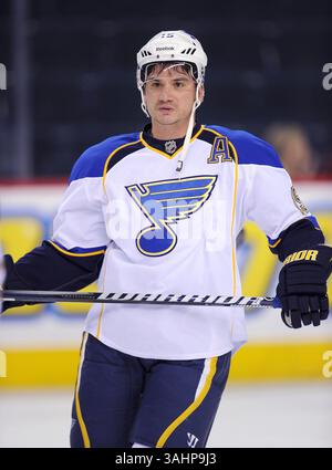 28 ottobre 2011 - Calgary, Alberta, Canada - foto del profilo del giocatore NHL su Jamie Langenbrunner dei St. Louis Blues durante una recente partita a Calgary. (Immagine di credito: © Larry MacDougal via ZUMA Wire) Foto Stock