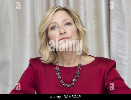 3 agosto 2017 - Hollywood, California, Stati Uniti - EDIE FALCO è protagonista della serie TV Law & Order True Crime: The Mendendez Murders." Edith 'Edie' Falco (New York, 5 luglio 1963) è un'attrice televisiva, cinematografica e teatrale statunitense, nota per i suoi ruoli come Diane Whittlesey nella serie HBO Oz (1997-2000), Carmela Soprano nella serie HBO The Sopranos (1999-2007), la protagonista della serie Showtime Nurse Jackie (2009-15) e Sylvia Wittel nella serie web, Horace and Pete (2016). (Immagine di credito: © Armando Gallo/ZUMA Studio) Foto Stock